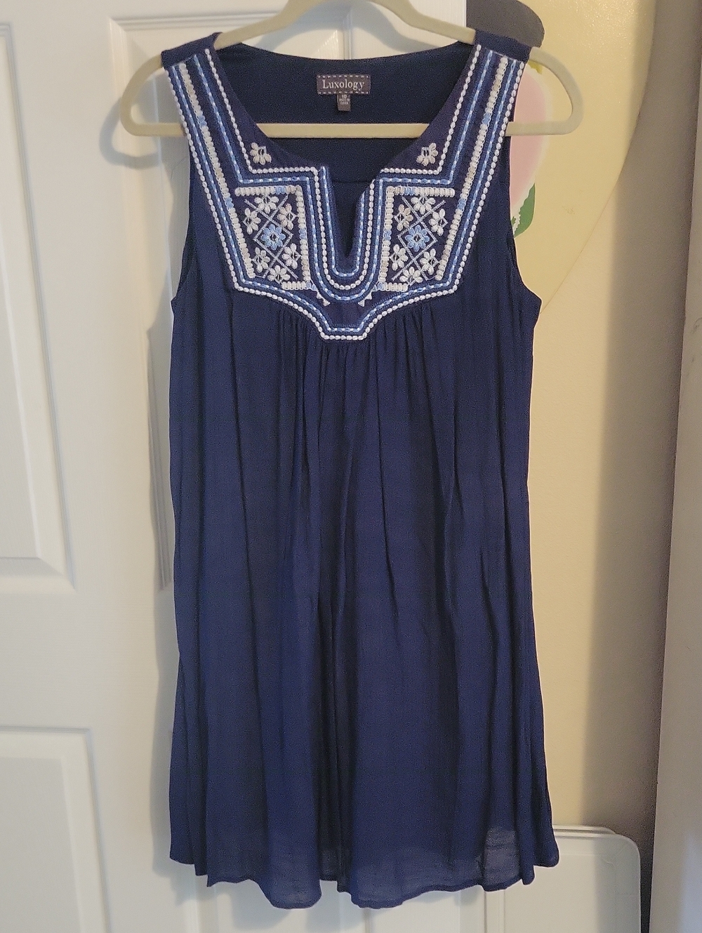 Luxology Sz10 Navy Embroidered V‑Neck Sleeveless Lined Guazy Mini Dress